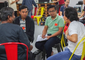 Facebook新增“父母群组”  让家长分享育儿经