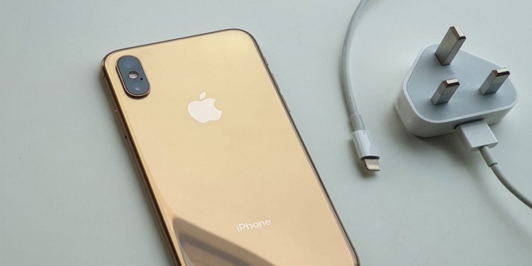 iPhone 12:或不配备充电器及EarPods