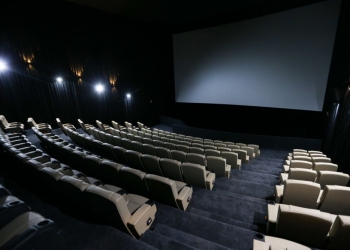 不超过250人 701起开放电影院、表演和大会