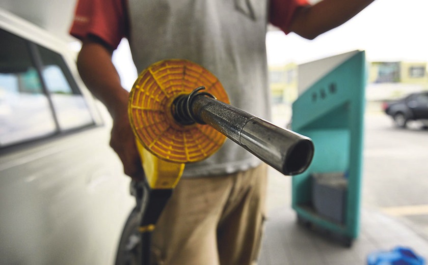 最新油价 ：财政部宣布新一周燃油价格时，表明RON95、RON97及柴油一律起价。-档案照-
