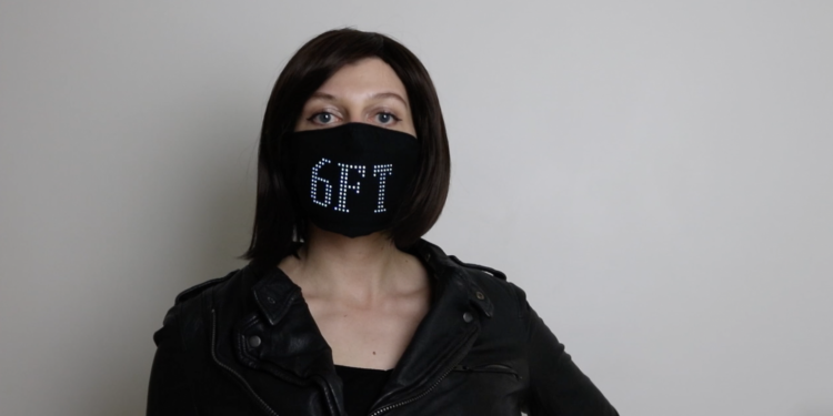 可写上“请保持社距”警惕别人! Lumen Couture推出LED口罩