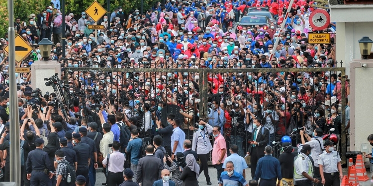 诺希山:遗憾纳吉支持者群聚