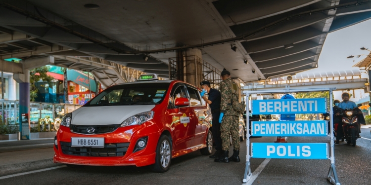 不同地址共车2人或以上需戴口罩？ MCMC：没这回事！