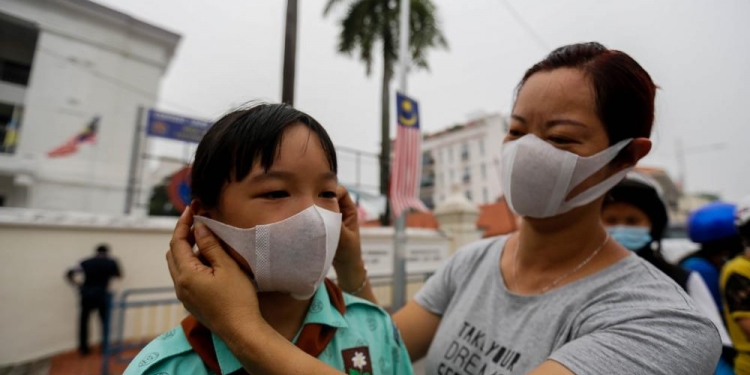 世卫组织:6岁以上孩童应该戴口罩