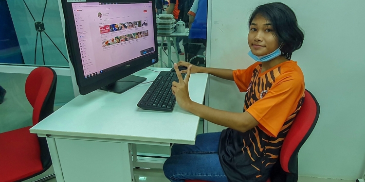 成熟面对副部长造假指控 沙女大学生坦言“很受伤”