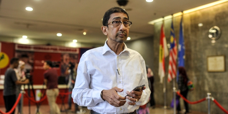 指女大学生没爬树应考被骂惨!副部长归咎同僚“收错风”