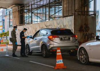 暂不收紧跨州县SOP 防长：同屋3人可共一车