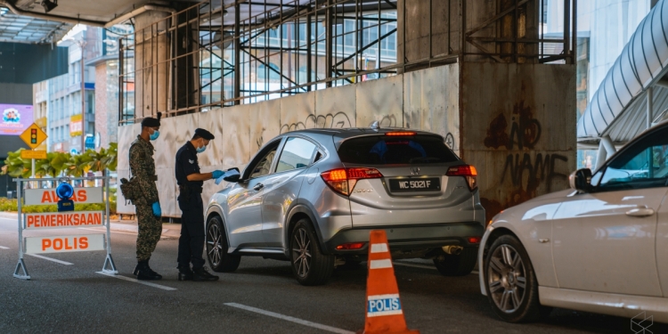 暂不收紧跨州县SOP 防长：同屋3人可共一车