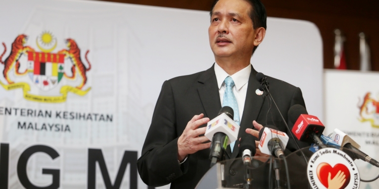 新增958宗确诊 956人康复3人死