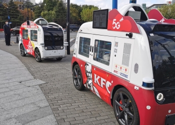 炸鸡界老大引领科技潮流！ 中国肯德基推智能5G无人餐车