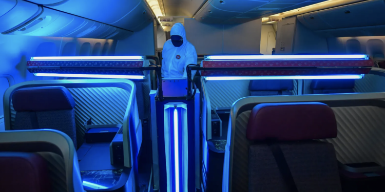 医生警告紫外线灯会造成角膜炎