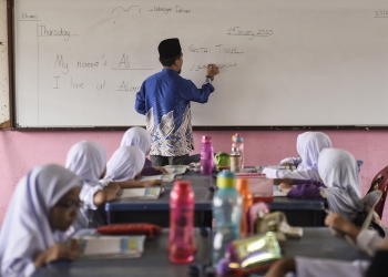 2021财案：教育部获最大笔拨款 RM1亿予大专生贷款买电脑！