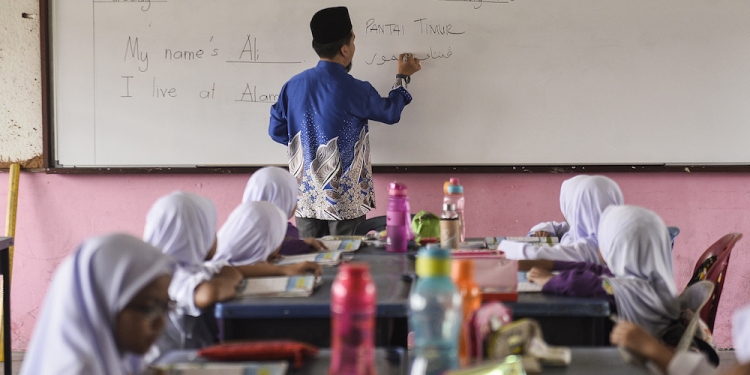 2021财案：教育部获最大笔拨款 RM1亿予大专生贷款买电脑！