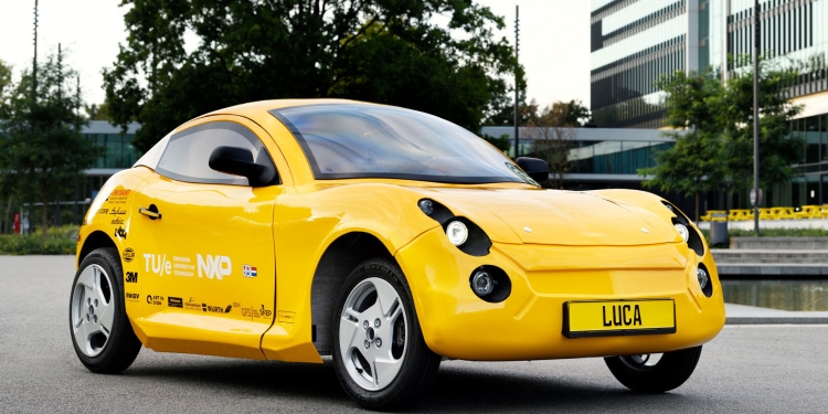 正宗环保车面世!荷兰大学生用废品制成电动车