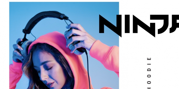 不影响音质 电玩主播Ninja推可戴耳机连帽衫