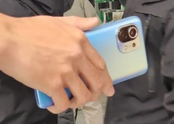 小米11真机图泄露 将配备“奇葩”造型三摄镜头?