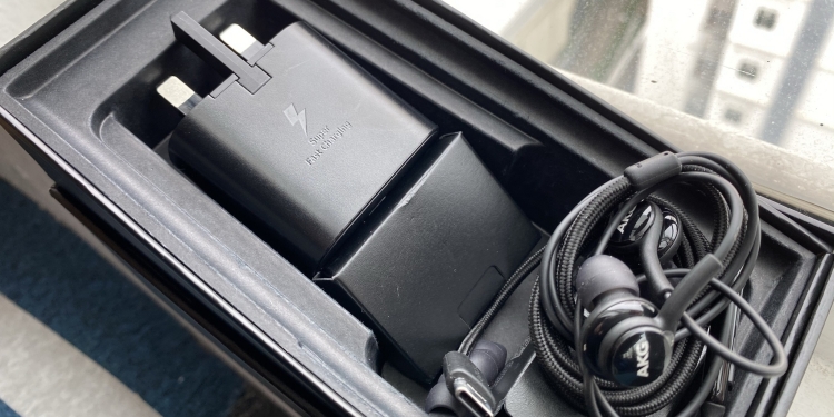 爆料者:三星Galaxy S21系列不提供耳机充电器!