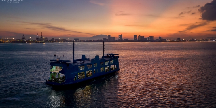 无人机航拍 为槟城渡轮留下最美一刻!