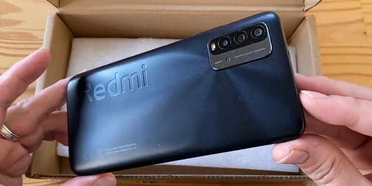 Redmi 9T机身背面采用磨砂材质