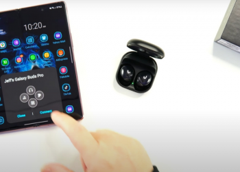 YouTuber“抢鲜”开箱三星Galaxy Buds Pro