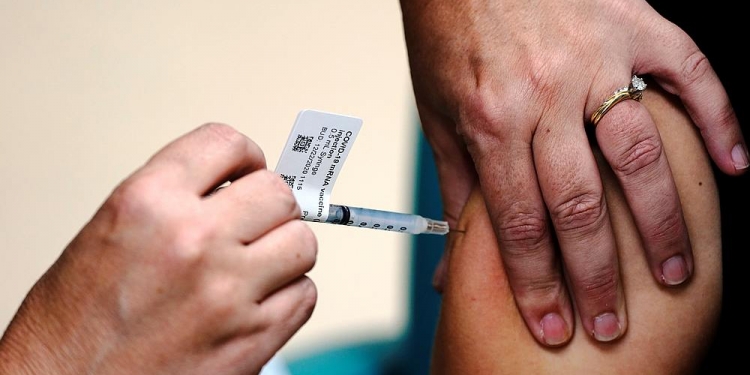 狮城工作大马人开始打新冠疫苗 盼恢复往返柔佛