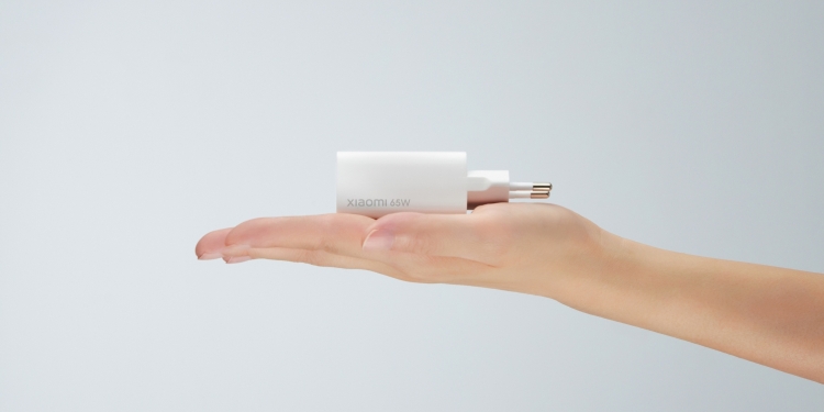 可用于多款USB-C设备!Mi 65W GaN 小巧方便