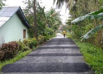 从i-Sinar提款建11个路墩! 男子铲平后道歉