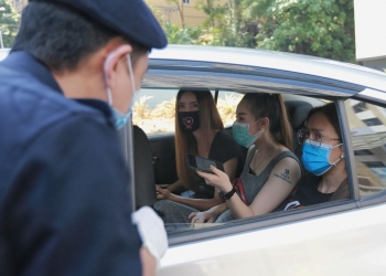 同桌堂食共车不再限2人！防长：仍须保持1公尺人身距离