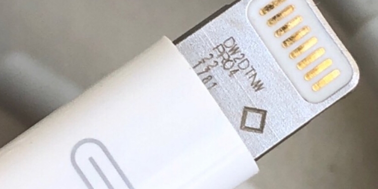 苹果lightning数据线原设计没考虑双面可用吗?