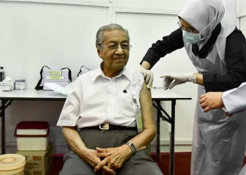 96岁的他也打了！敦马是目前最年长新冠疫苗接种者