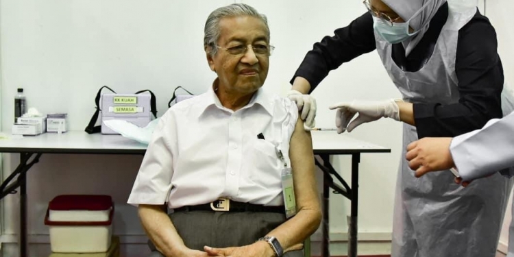 96岁的他也打了！敦马是目前最年长新冠疫苗接种者