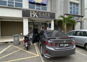 下车抱孩子没戴口罩被罚1千惹争议 柔咖啡馆老板罚单获取消