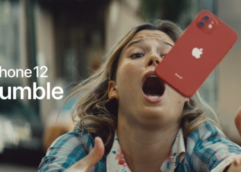 iPhone 12摔地上也不怕？苹果广告突出坚固超瓷晶面板