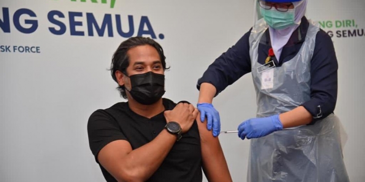 31医员染疫时未完成接种！凯里：勿当“标题党”传新闻指疫苗无效