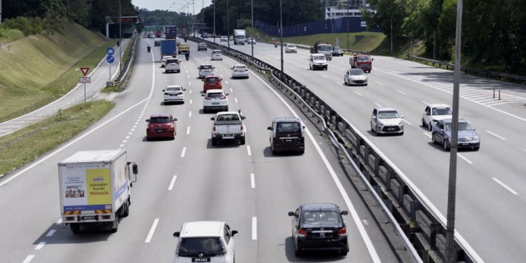 凯里:允许民众跨州返乡 助年迈家属接种疫苗