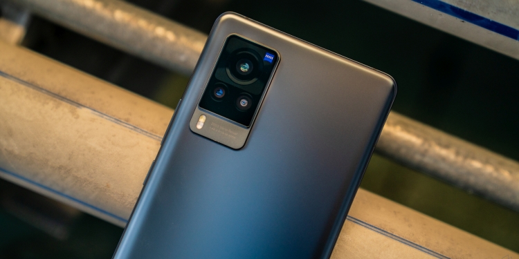 一批Y20在机场起火！香港货运航空暂禁运VIVO手机