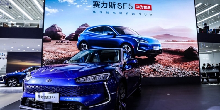 新车搭载智能交互系统!华为Seres SF5中国开卖