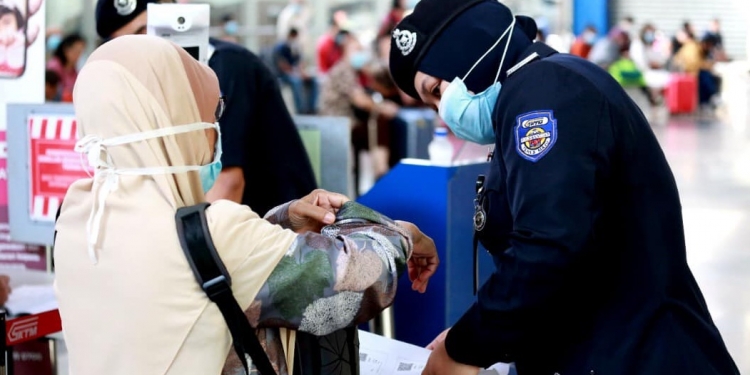 乘搭公共交通跨州 魏家祥：须获警方批准