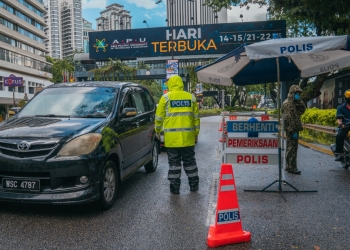 全面封锁仅17领域可营业！防长：一车2人不超过10公里