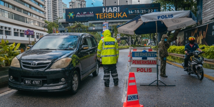 全面封锁仅17领域可营业!防长:一车2人不超过10公里