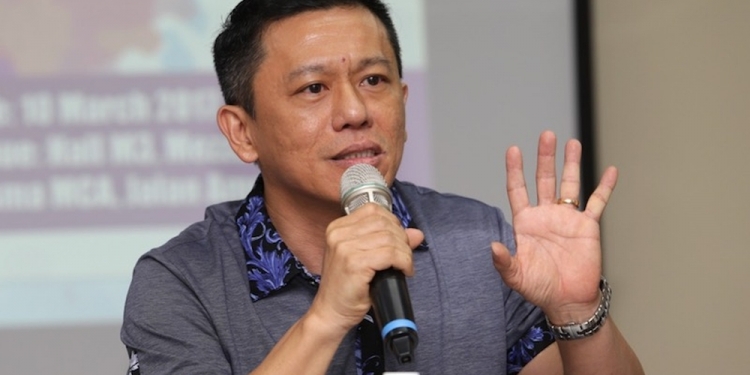 转发“新冠疫情阴谋论”文章挨轰！郑联科删除推文