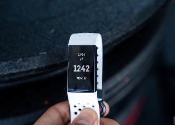 Fitbit或将推出监测打鼾功能