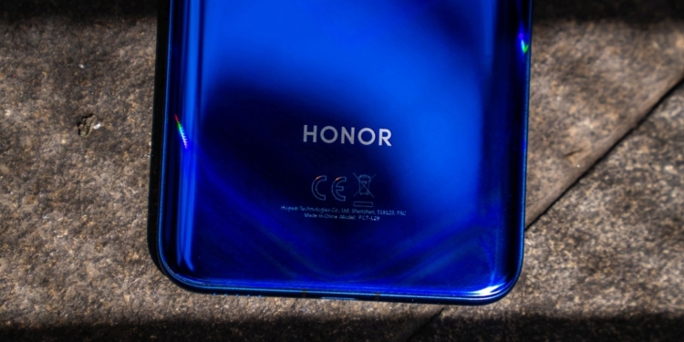 发布会前设计曝光！Honor 50造型类似华为P50