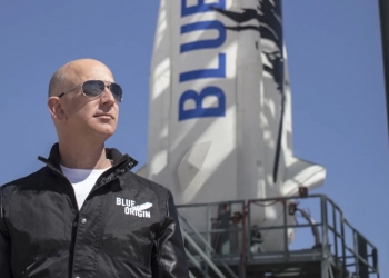 720冲出地球！ 亚马逊创始人带弟弟游太空