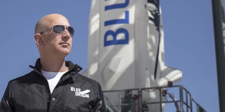 720冲出地球！ 亚马逊创始人带弟弟游太空