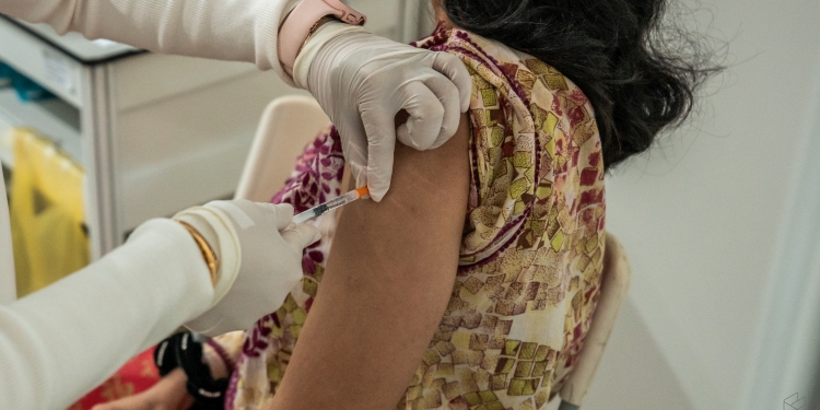 不是那个牌子就不打！接种中心揭老人选疫苗行为拖慢进展