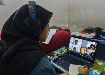 教师应优先接种疫苗！GERAK吁政府尽快派笔电给学生