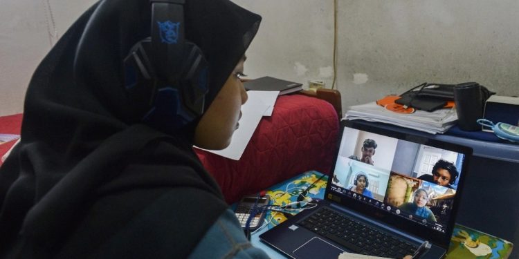 教师应优先接种疫苗！GERAK吁政府尽快派笔电给学生