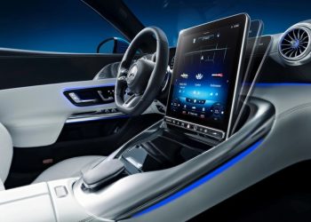 搭载可翻转触控屏！ 2022 Mercedes-AMG SL敞篷跑车科技感满分