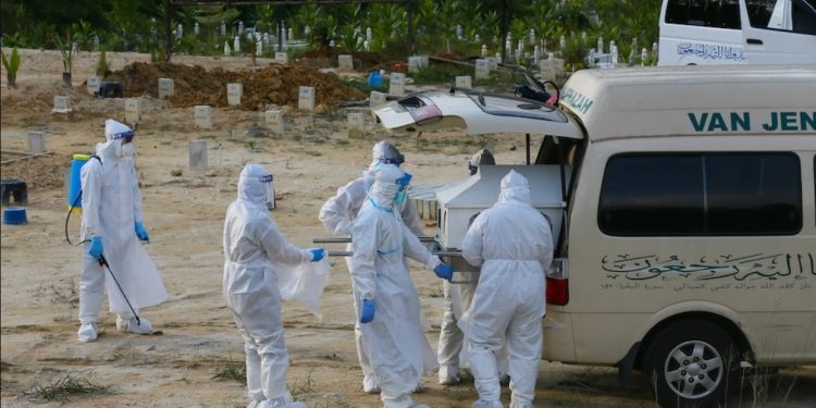 1万5573宗确诊创新高!雪州首破7千例